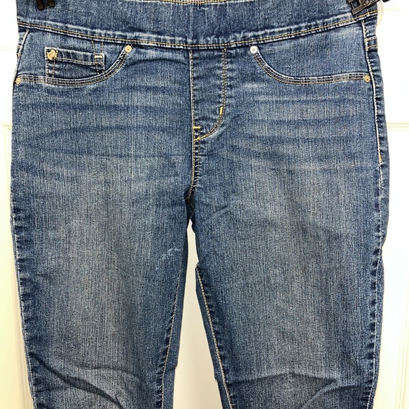 Levi's Women's Denizen (8) Pull-On Crop - Picture 4 of 16